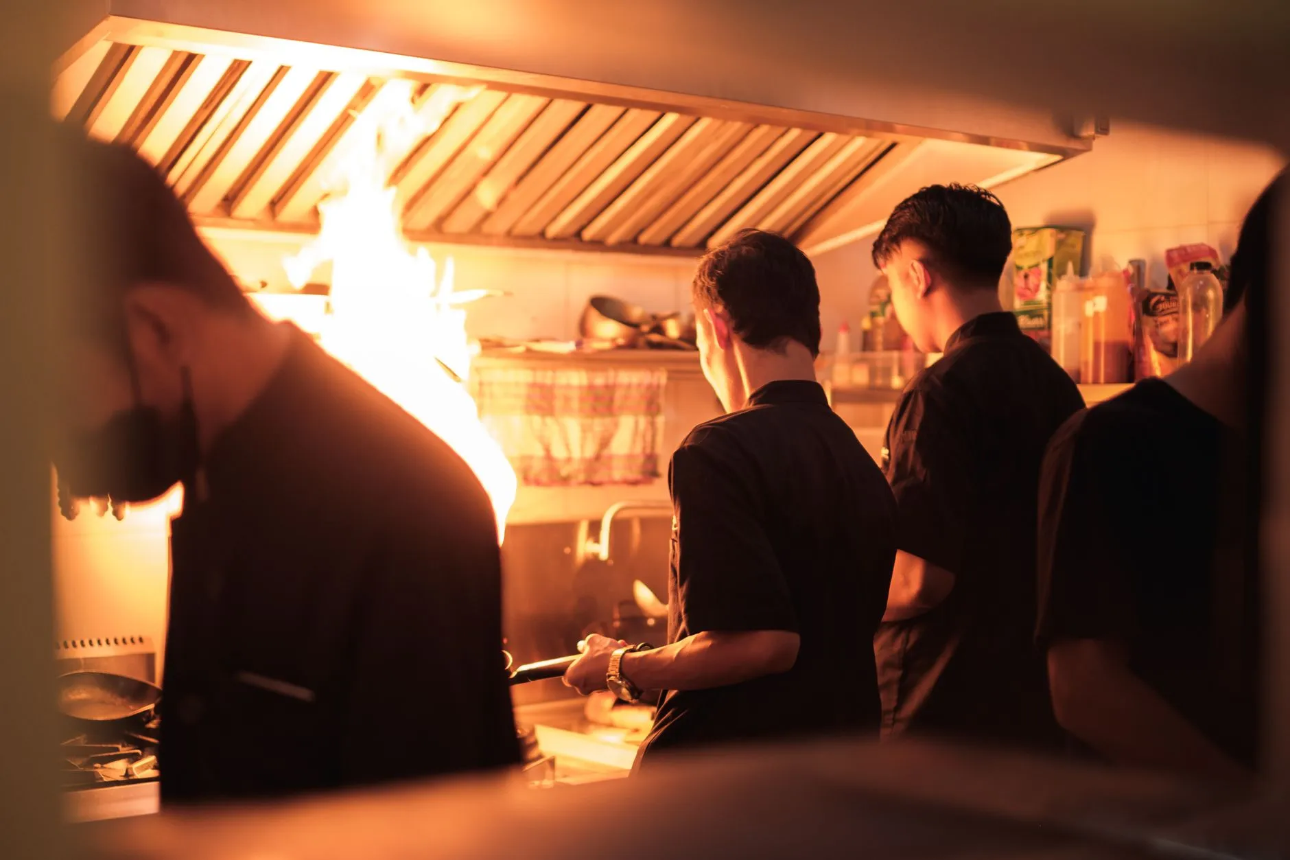 餐饮厨师外派模式对比:驻店服务与阶段性支援的适用场景正文配图 1
