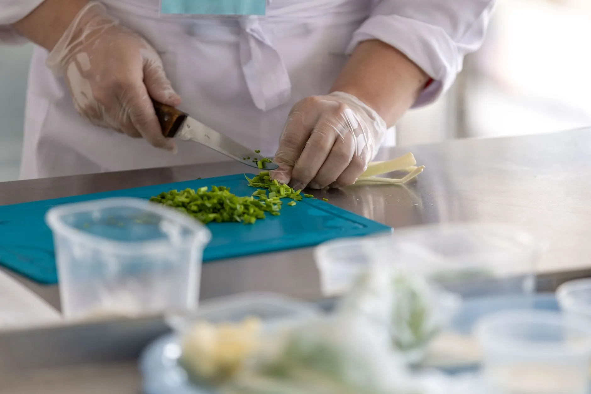 2025年餐饮后厨托管服务标准与质量管控要点解析正文配图 1